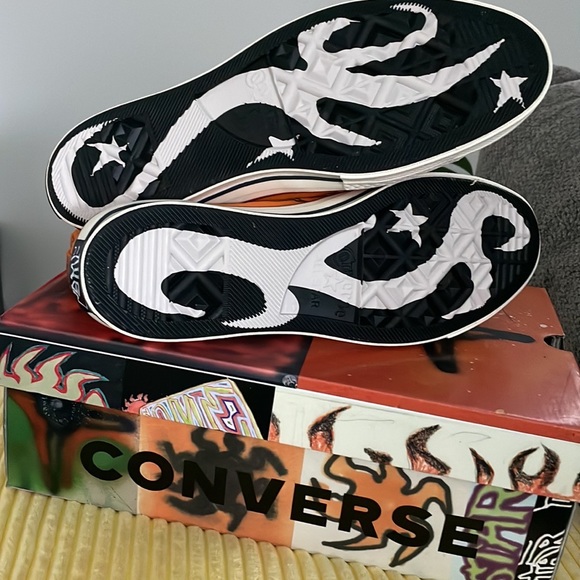 Converse - Picture 2 of 8